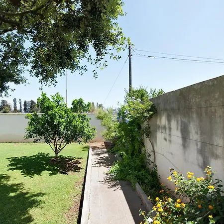Maroby & Parking Guest house