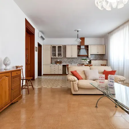 Maroby & Parking Guest house Lecce